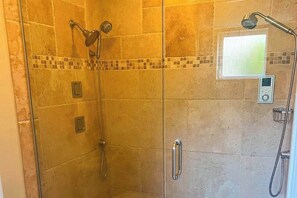 Shower, hair dryer, towels - Waterfront home with pool, family & dog friendly, close to river & Gulf beaches (Cape Coral)