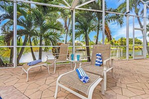 Property grounds - Exceptional waterfront home, refreshing pool, spa, family and dog friendly (Cape Coral)