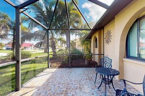 Terrace/patio - Private home with pool and private lanai, pet and snow bird friendly (Cape Coral)
