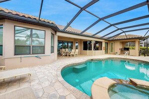 Pool - Luxury canalfront villa with private pool spa, enclosed lanai, & washer/dryer (Cape Coral)
