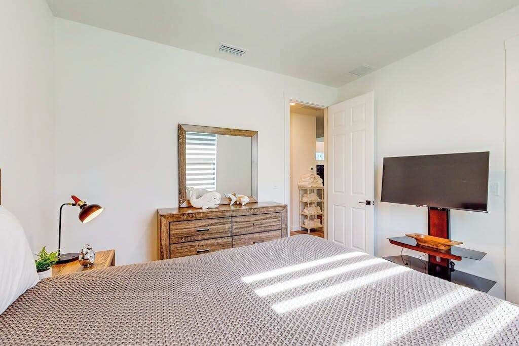 4 habitaciones, tabla de planchar con plancha, wifi y ropa de cama 