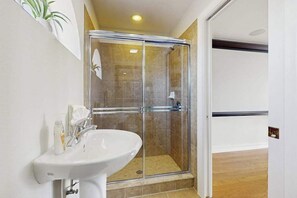 Shower, hair dryer, towels - Beautiful home with private pool, waterfront views & home theater (Cape Coral)