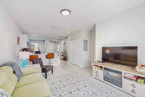 TV, offices - Dog friendly duplex with hot tub, internet, and washer and dryer (Englewood)