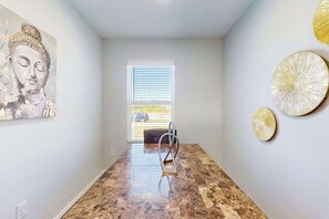 Lobby - Dog friendly duplex with hot tub, internet, and washer and dryer (Englewood)