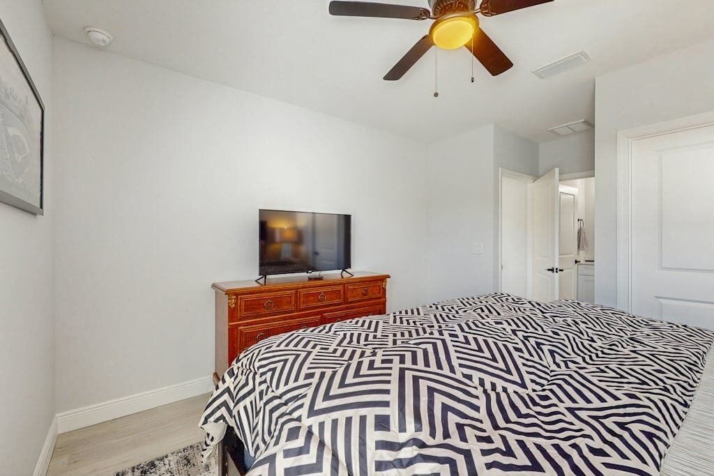 3 bedrooms, iron/ironing board, WiFi, bed sheets