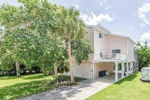 Exterior - Group getaway with private pool & lanai - walk to Fort Myers Beach & Estero Bay (Fort Myers Beach)