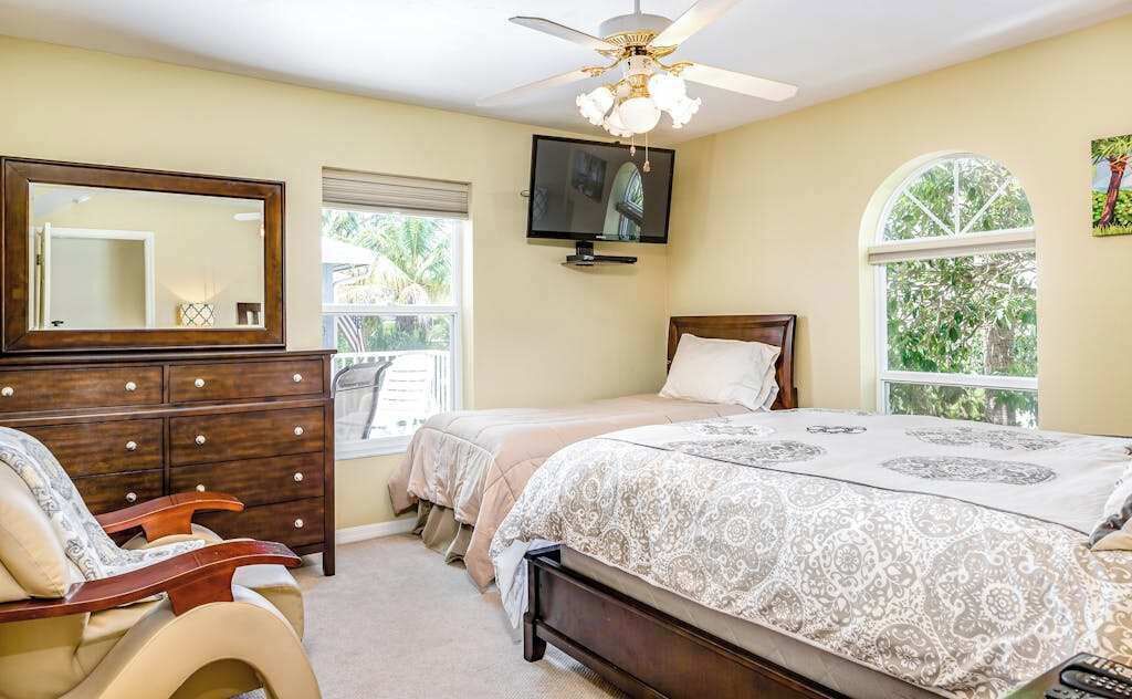 4 chambres, bureau, Wi-Fi, draps fournis