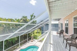 Property grounds - Group getaway with private pool & lanai - walk to Fort Myers Beach & Estero Bay (Fort Myers Beach)