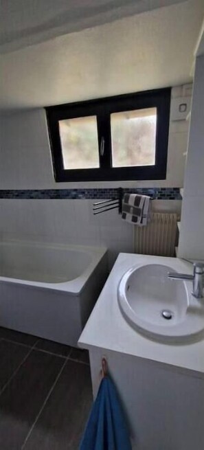 Bathroom - Cosy house with terrace near Rouen - Peace and comfort 10 min from the center (Amfreville-la-Mi-Voie)