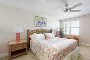 2 bedrooms, iron/ironing board, WiFi - Spacious gulf view condo with shared pool, hot tub & tennis courts (Fort Myers Beach)