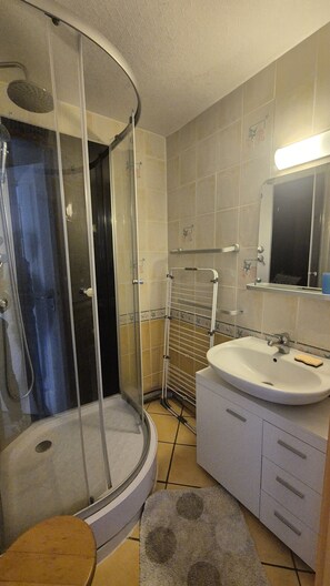 Shower, hair dryer - Rivage360-4person house (Saint-Cyprien)