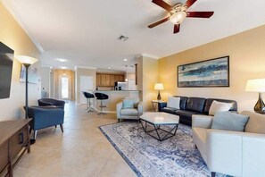 TV, offices - Spacious home with enclosed lanai, WiFi, AC, WD, pool, tennis court, & gym (Estero)