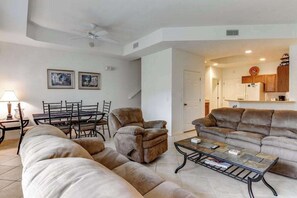 TV, DVD player, offices - Family-Friendly Townhouse with Shared Pool - Close to Golf & Beach (Fort Myers)