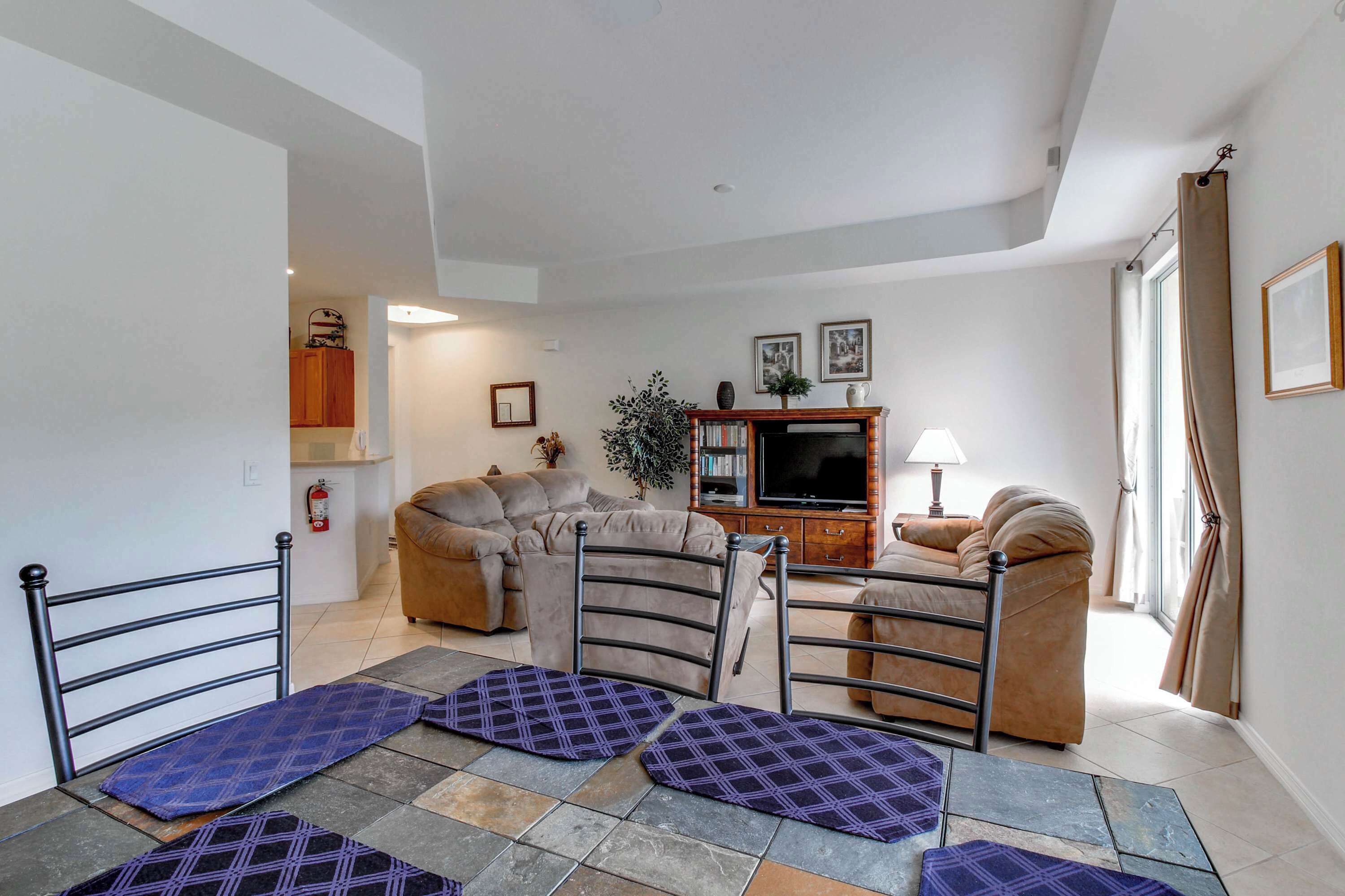 TV, DVD player, offices