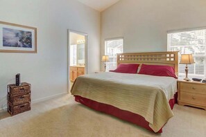 Iron/ironing board, WiFi, bed sheets - Lovely Getaway in Danforth Lakes with Private Pool and Tree-Lined Lanai (Fort Myers)