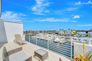 Terrace/patio - Luxe waterfront townhome with water views, 4 decks, & all-new interior (Englewood)