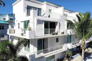 Exterior - Luxe waterfront townhome with water views, 4 decks, & all-new interior (Englewood)