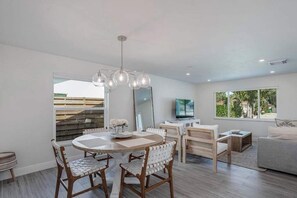 Dining - Updated home with pool & spa, fenced yard, WiFi, & great location - snowbirds OK (Naples)