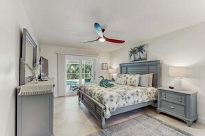 3 bedrooms, iron/ironing board, WiFi, bed sheets - Coastal home with private, heating optional pool, lanai, and internet (Marco Island)