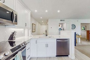 Fridge, microwave, oven, stovetop - Waterfront condo with stunning views, WiFi, heated pool & hot tub (Marco Island)