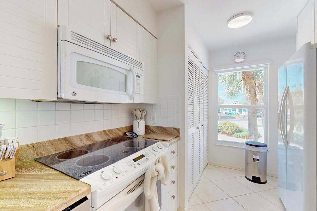 Coffee/tea maker, fridge, microwave, oven