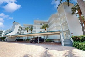 Exterior - Waterview condo with shared pool, pickleball, and WIFI (Marco Island)