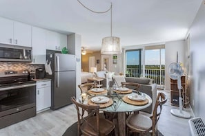 Interior - Great location, stunning views, near beach - great for snowbirds (Bonita Springs)