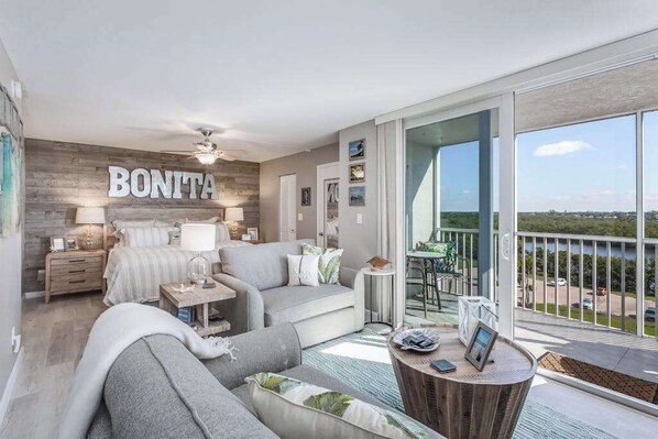 TV, DVD player, offices - Great location, stunning views, near beach - great for snowbirds (Bonita Springs)