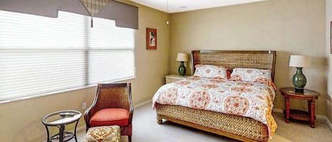 3 bedrooms, desk, iron/ironing board, internet