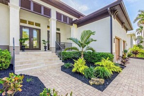 Exterior - Luxe, waterfront home with pool, spa, dock & gorgeous backyard (Bonita Springs)