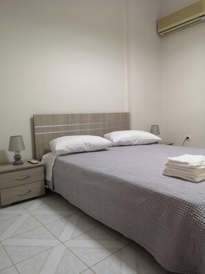 3 slaapkamers, een strijkplank/strijkijzer, wifi, beddengoed