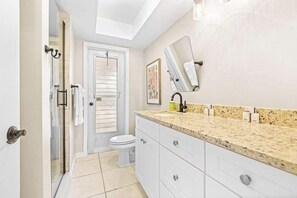 Shower, hair dryer, towels - Gulf view home with heated pool, alfresco dining, dock, W/D, & AC (Cape Coral)