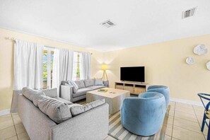 TV, offices - Gulf view home with heated pool, alfresco dining, dock, W/D, & AC (Cape Coral)