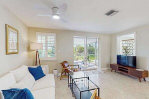 TV, offices - Bayfront oasis with screened lanai, views, private dock, & beach access nearby (Englewood)