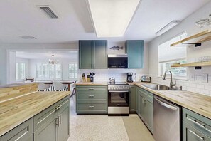 Fridge, microwave, oven, stovetop - Bayfront oasis with screened lanai, views, private dock, & beach access nearby (Englewood)