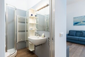 Shower, bidet - Superstay - Bramante 12, Sempione (Milan)