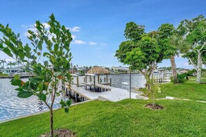 Property grounds - Dog-friendly water-view house with pool & firepit - snowbirds welcome (Cape Coral)