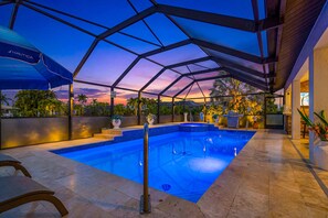 Pool - Canal front home with private pool, direct gulf access, and internet (Cape Coral)