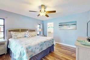 3 bedrooms, iron/ironing board, WiFi, bed sheets - Coastal Cabana - canal-front home with private heated pool, dock, inviting patio (Cape Coral)