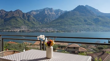 Appartamento, 2 camere da letto, balcone, vista lago | Terrazza/patio