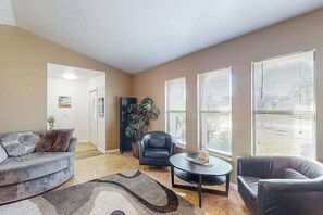 Interior - Dog-friendly home with a private heated pool, screened lanai, W/D, & AC (Cape Coral)
