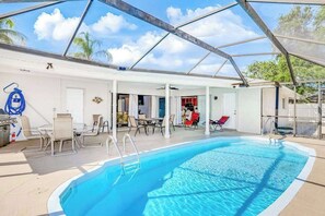 Pool - Snowbird-friendly home with enclosed yard, pool, patio, AC, & WiFi - 2 dogs OK (Cape Coral)