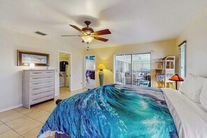 3 bedrooms, iron/ironing board, WiFi, bed sheets - Canal front home with private pool, lanai, and washer and dryer. (Cape Coral)