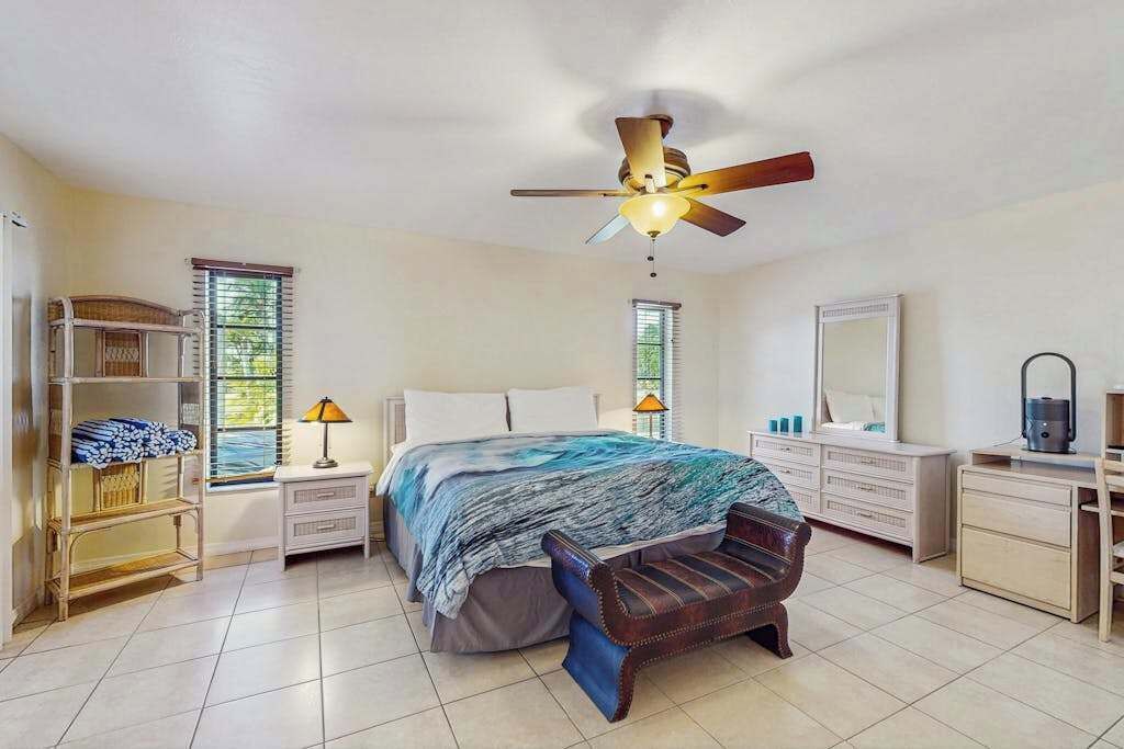3 habitaciones, tabla de planchar con plancha, wifi y ropa de cama 