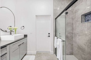 Shower, hair dryer, towels - Sophisticated and serene home on waterway, sparkling pool, fireplace, W/D & AC (Cape Coral)