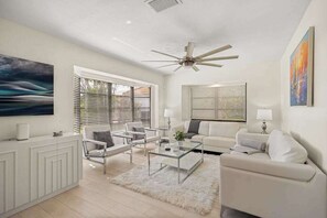 TV, offices - Dog friendly house with private pool, large dock, and Gulf access (Cape Coral)
