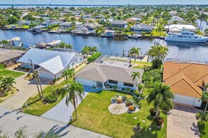 Exterior - Dog friendly house with private pool, large dock, and Gulf access (Cape Coral)
