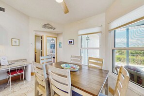 Dining - Waterfront pool home, family friendly, close to beaches with AC, WD and WIFI (Englewood)