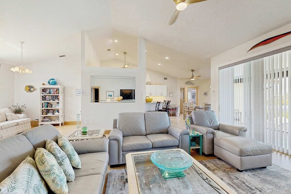 TV, DVD player, offices - Waterfront pool home, family friendly, close to beaches with AC, WD and WIFI (Englewood)