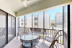 Outdoor dining - Beachfront condo with pool, private balcony, and washer and dryer (Englewood)